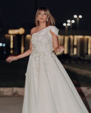 Heba ElSisi Instagram - #missegyptprogram moments on @alshamseg  TV 👸🌞
Beautiful dress @perla.vip.eg 
Makeup artist @asmaa_said_33 
Photographer @mostafa.darsh.ph 
#missegypt #tvpresenter #alshamschanel #egypt #dress #makeup #hair