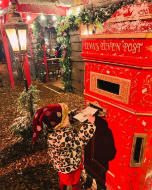 Helen George Instagram - The most incredible time was had at @laplanduk, photos just won’t do the magic justice. An amazing time for kids and grownups alike. Thank you @laplanduk, such a festive treat 🌲