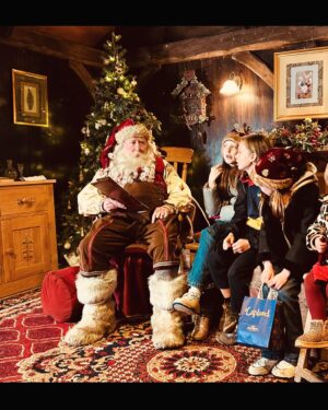 Helen George Instagram - The most incredible time was had at @laplanduk, photos just won’t do the magic justice. An amazing time for kids and grownups alike. Thank you @laplanduk, such a festive treat 🌲