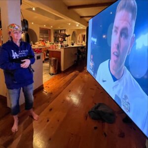 Helen Hunt Instagram - I’ve been aching to see this man smile for the last five months. If I’d have written it, THIS is what would have happened. 

Amazing @freddiefreeman 
#gododgers