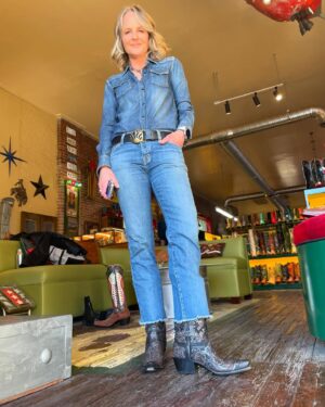 Helen Hunt Instagram - Found myself @rocketbusterboots 
Incredible works of art!