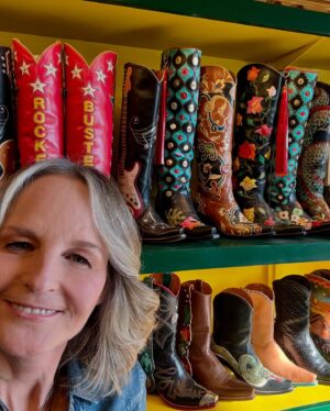 Helen Hunt Instagram - Found myself @rocketbusterboots 
Incredible works of art!