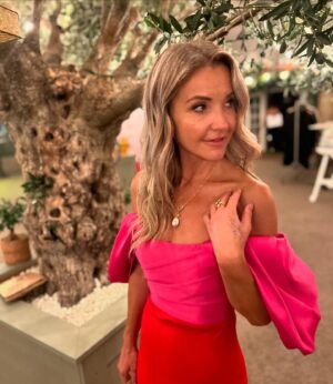 Helen Skelton Instagram - 📌for posterity 🎉🍾💃
#out #saturday #yorkshire