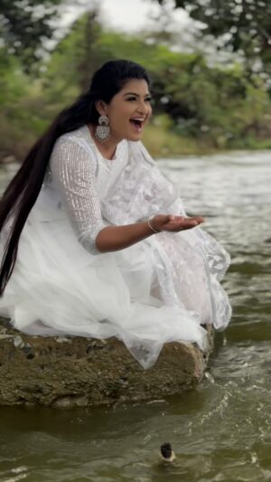 Hema Dayal Instagram - Happy Pongal all my ❤️🫰🏼
🤫😍🙈
.
Outfit 🤍: @papilioforyou 
.
.
#hemadayal18 #hemadayal #hema #explorepage #explorepage✨ #explorereels #trendingsongs #silvar