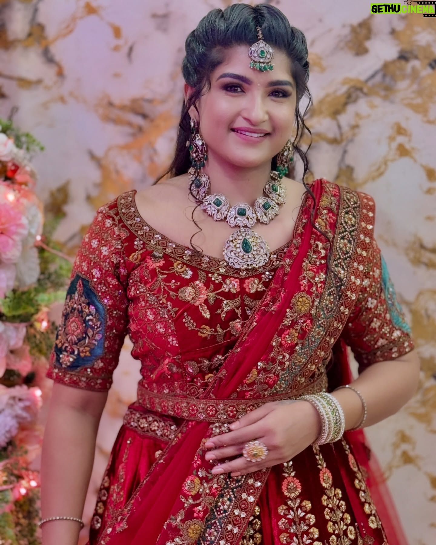 Hema Dayal - 15.6K Likes - #valliyinvelan ❤️🥳
.
Outfit: 👗 @kavis_gown_rentals
jewellery :💍 @chennai_jazz
.
.
#hemadayal18 #hemadayal #hema #valliyinvelanserial #zeetamilserial #serialactress #lehenga #photoshoot #wedding #explore #explorepic #explorephoto #explorepage #rentalcostum #tamilserial