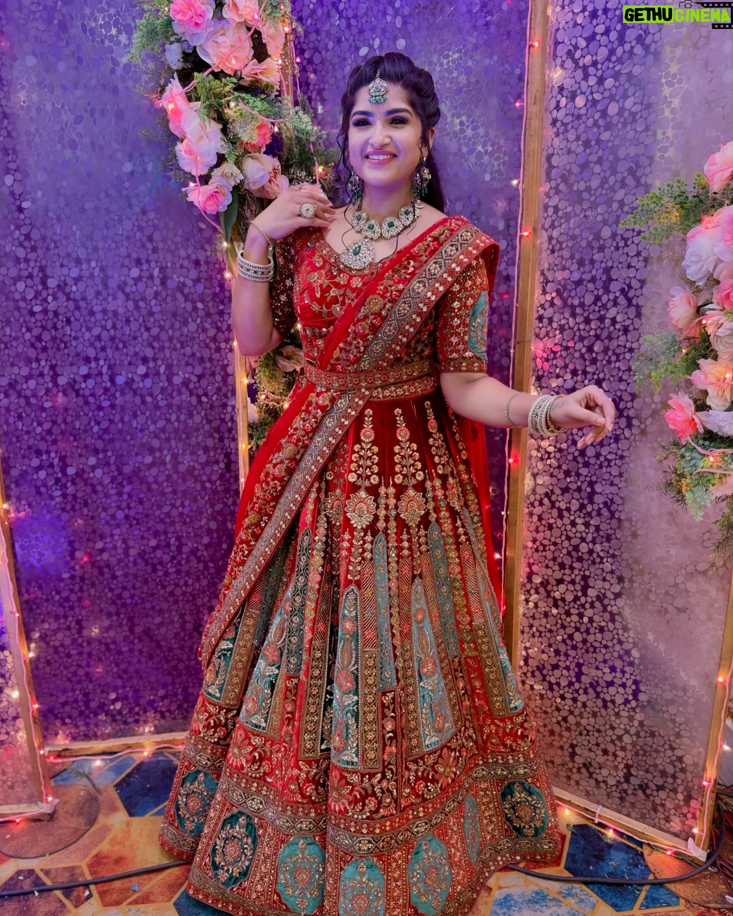 Hema Dayal - 15.6K Likes - #valliyinvelan ❤️🥳
.
Outfit: 👗 @kavis_gown_rentals
jewellery :💍 @chennai_jazz
.
.
#hemadayal18 #hemadayal #hema #valliyinvelanserial #zeetamilserial #serialactress #lehenga #photoshoot #wedding #explore #explorepic #explorephoto #explorepage #rentalcostum #tamilserial
