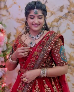 Hema Dayal Instagram - #valliyinvelan ❤️🥳
.
Outfit: 👗 @kavis_gown_rentals 
 jewellery :💍 @chennai_jazz 
.
.
#hemadayal18 #hemadayal #hema #valliyinvelanserial #zeetamilserial #serialactress #lehenga #photoshoot #wedding #explore #explorepic #explorephoto #explorepage #rentalcostum #tamilserial