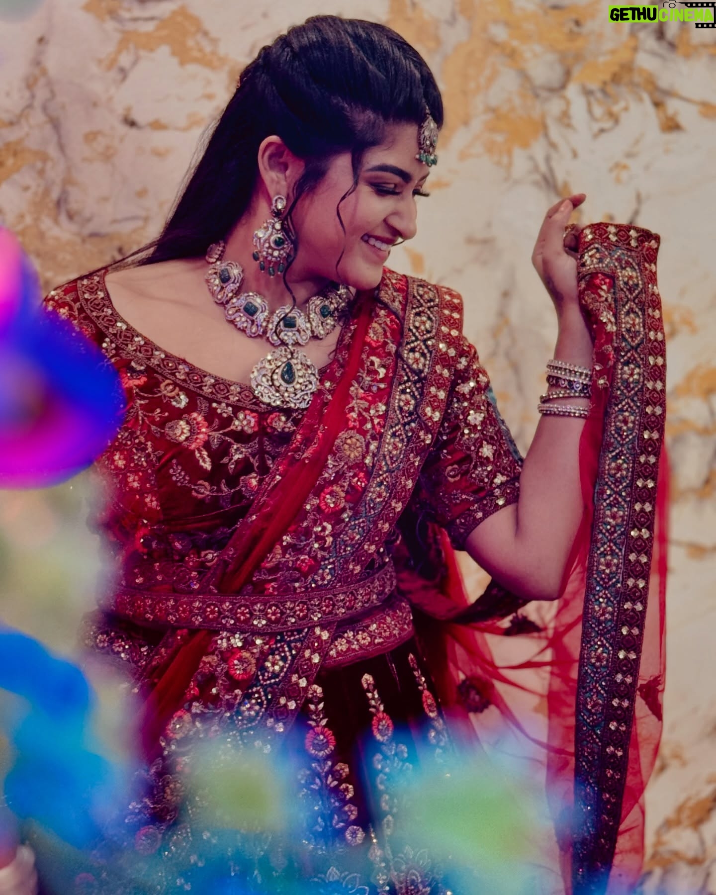 Hema Dayal - 15.6K Likes - #valliyinvelan ❤️🥳
.
Outfit: 👗 @kavis_gown_rentals
jewellery :💍 @chennai_jazz
.
.
#hemadayal18 #hemadayal #hema #valliyinvelanserial #zeetamilserial #serialactress #lehenga #photoshoot #wedding #explore #explorepic #explorephoto #explorepage #rentalcostum #tamilserial