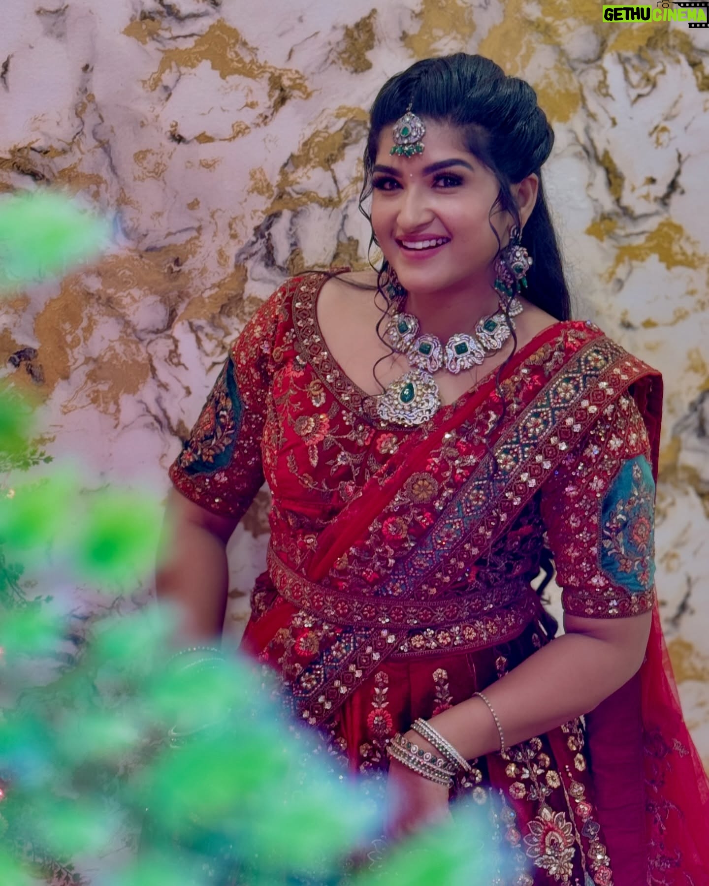 Hema Dayal - 15.6K Likes - #valliyinvelan ❤️🥳
.
Outfit: 👗 @kavis_gown_rentals
jewellery :💍 @chennai_jazz
.
.
#hemadayal18 #hemadayal #hema #valliyinvelanserial #zeetamilserial #serialactress #lehenga #photoshoot #wedding #explore #explorepic #explorephoto #explorepage #rentalcostum #tamilserial
