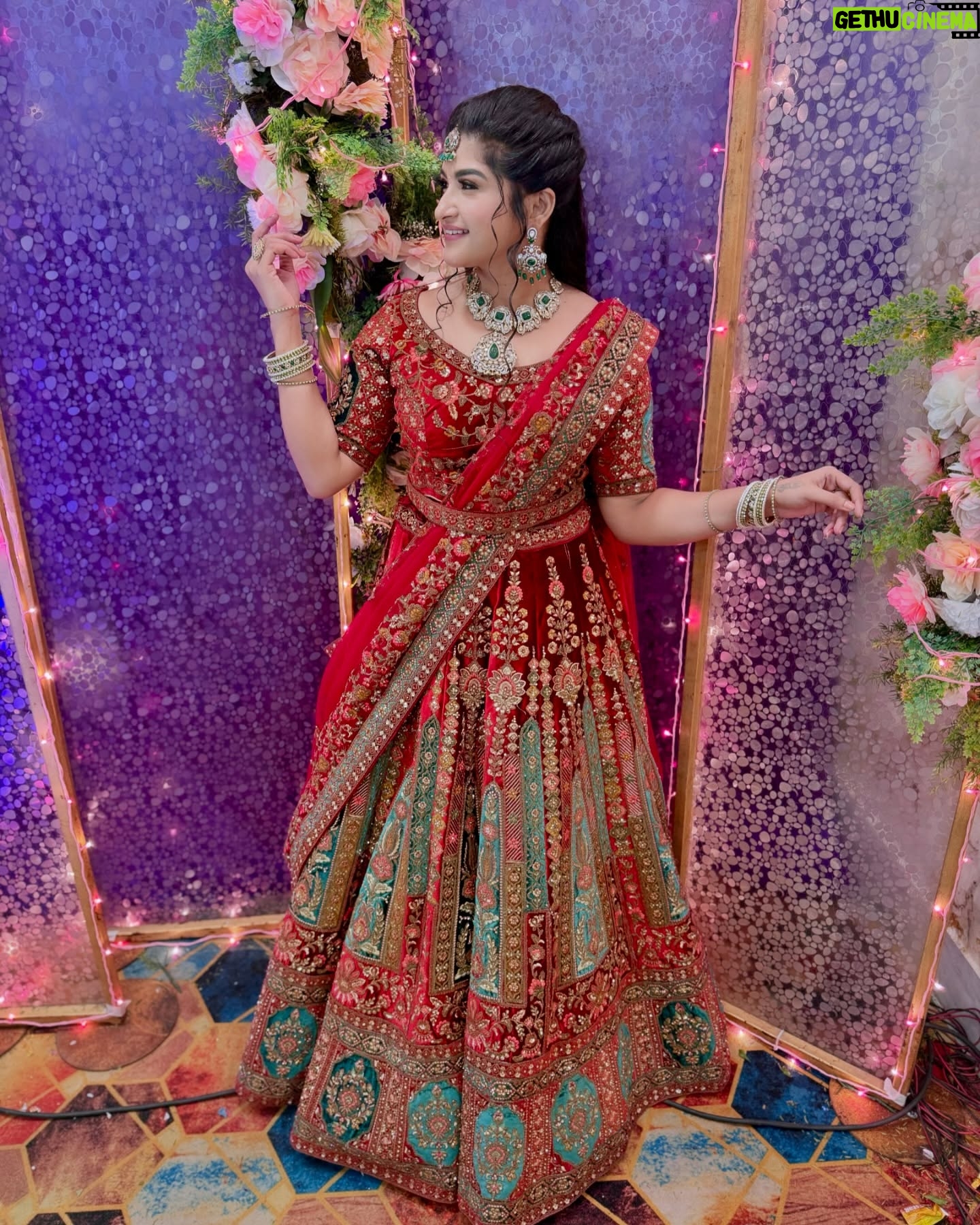Hema Dayal - 15.6K Likes - #valliyinvelan ❤️🥳
.
Outfit: 👗 @kavis_gown_rentals
jewellery :💍 @chennai_jazz
.
.
#hemadayal18 #hemadayal #hema #valliyinvelanserial #zeetamilserial #serialactress #lehenga #photoshoot #wedding #explore #explorepic #explorephoto #explorepage #rentalcostum #tamilserial