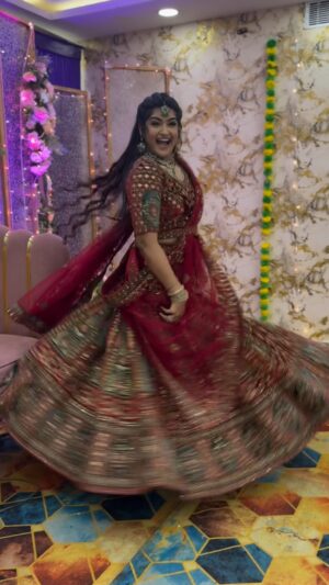 Hema Dayal Instagram - Summary Oru dance 🤪🙈
#valliyinvelanserial 
.
Outfit 👗 @kavis_gown_rentals 
Jewellery 💍 @chennai_jazz 
.
.
.
#hemadayal18 #hemadayal #hema #explorepage✨ #explorereels #explorepage #zeetamil #tamilserial #thaimasamoorakutu