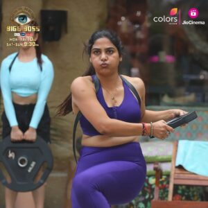 Hema Sharma Instagram - Kyuki workout karna bhi jaruri hai 💪 

@colorstv @officialjiocinema @endemolshineind @beingsalmankhan 

#biggboss #biggboss18 #hemasharma #salmankhan