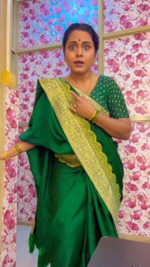 Hemangi Kavi Instagram - When u have ample time! #kmtmg #dance 
Dc : @official_chavan_yogita ☺️

#कवीहुँमैं #kavihunmain #हेमांगीकवी #hemangikavi #तीसावळीगं #thatduskywoman #trending #lavani #लावणी #folkdance #uchaki