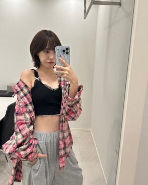 Heo Young-ji Instagram - 거울ver.