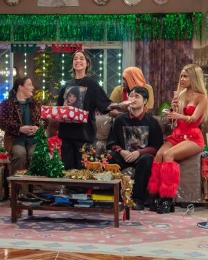 Heslaine Vieira Instagram - Episódio mais que especial de Natal ✨
To nessa, depois do fantástico 🤍

Figurino: @clakopke | @herbert_c | @noburgos 
Caracterizacao: @dayseteixeiracursos 
@estevamavellar / Tv Globo