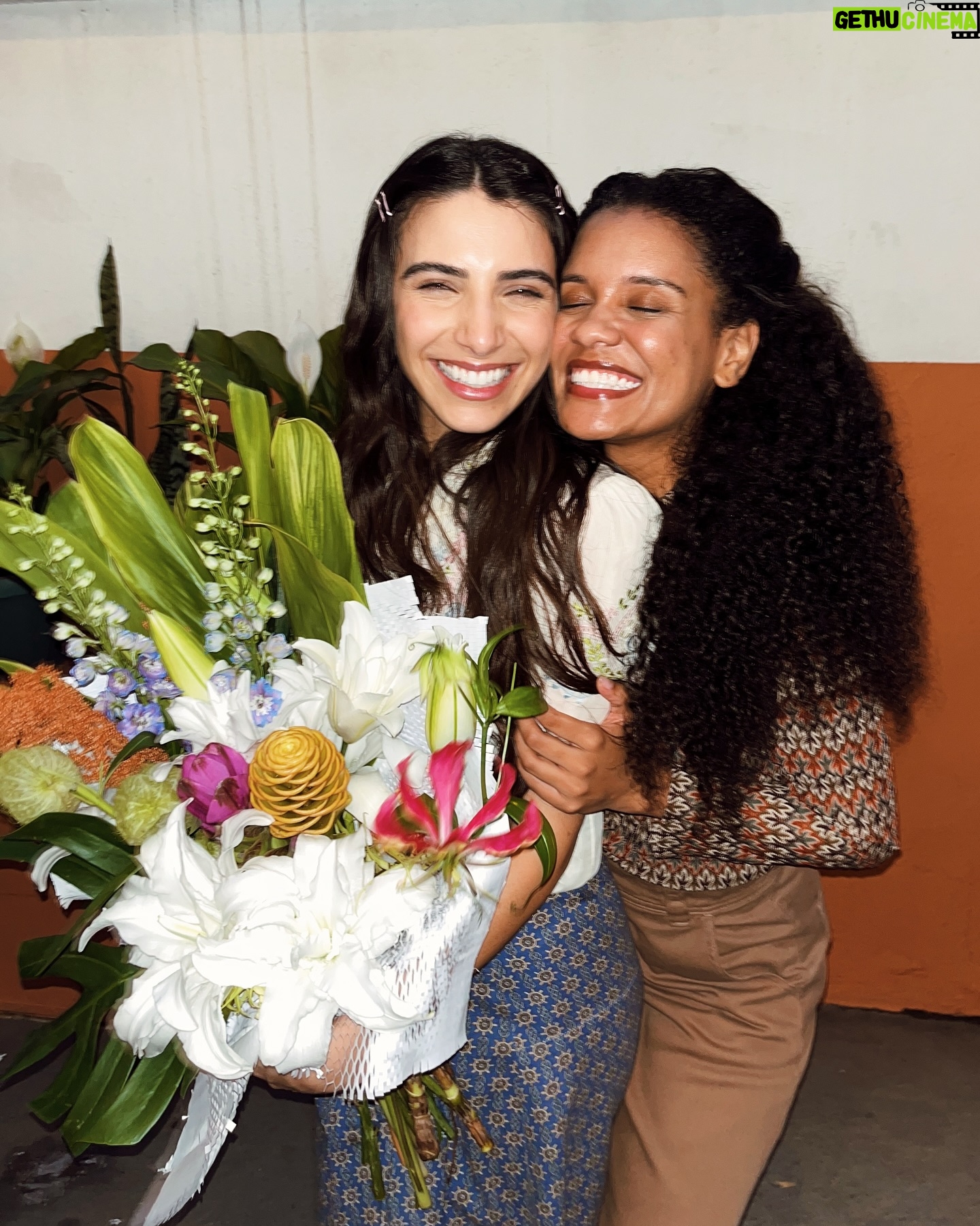 Heslaine Vieira - 9.1K Likes - Encerramos as filmagens de #pecadora e foi lindo🎬✨
Fui muito feliz por ter participado desse projeto com tanta gente talentosa e amada
Obrigada @dainara_toffoli por mais um juntas
É muito gratificante pra mim ser guiada pela sua direção generosa e atenciosa. Você é demais e eu sou sua fã. Muito feliz por você me confiar a Sarah. Foi breve mas ter deixado uma marquinha 🤍
Obrigada @rayssabratillieri pela parceria lindíssima que tivemos. Você brilhou como a protagonista que mereceu. Foi incansável e deu tudo em todos os takes. Estive em poucos momentos mas em todos você estava 100% focada . Quero outros trabalhos pra termos mais cenas e trabalharmos mais juntas! Vai ser incrível
Obrigada @mais_galeria
Vivaaa o cinema nacional