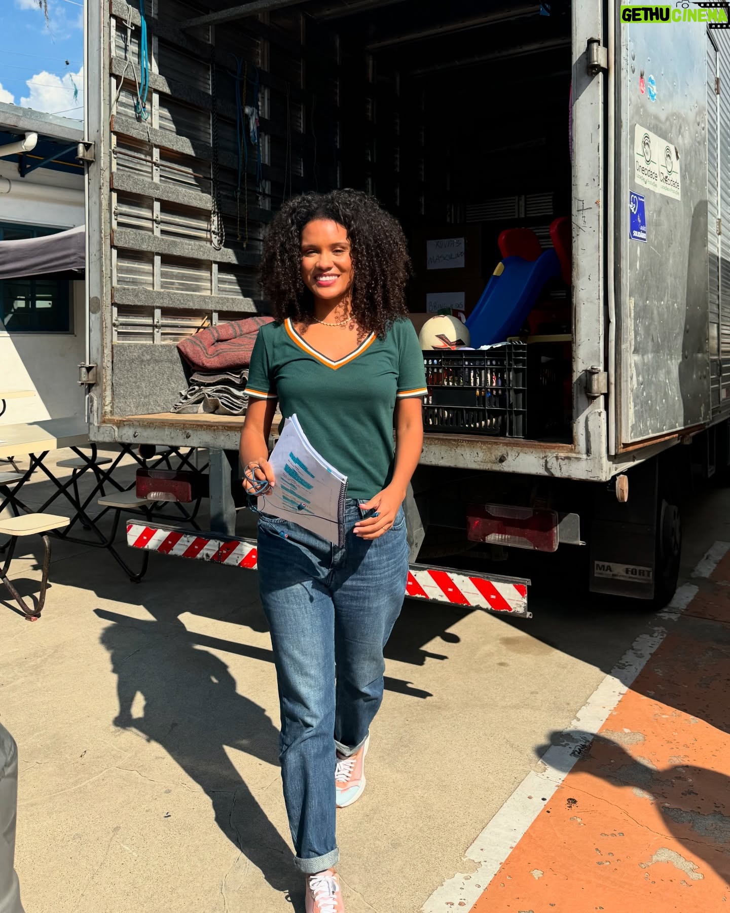 Heslaine Vieira - 9.1K Likes - Encerramos as filmagens de #pecadora e foi lindo🎬✨
Fui muito feliz por ter participado desse projeto com tanta gente talentosa e amada
Obrigada @dainara_toffoli por mais um juntas
É muito gratificante pra mim ser guiada pela sua direção generosa e atenciosa. Você é demais e eu sou sua fã. Muito feliz por você me confiar a Sarah. Foi breve mas ter deixado uma marquinha 🤍
Obrigada @rayssabratillieri pela parceria lindíssima que tivemos. Você brilhou como a protagonista que mereceu. Foi incansável e deu tudo em todos os takes. Estive em poucos momentos mas em todos você estava 100% focada . Quero outros trabalhos pra termos mais cenas e trabalharmos mais juntas! Vai ser incrível
Obrigada @mais_galeria
Vivaaa o cinema nacional