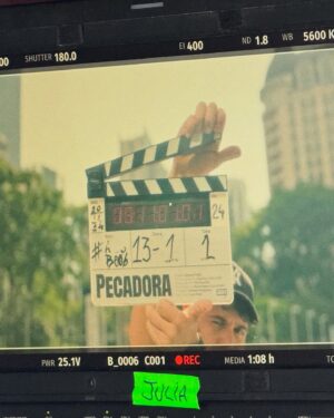 Heslaine Vieira Instagram - Encerramos as filmagens de #pecadora e foi lindo🎬✨
Fui muito feliz por ter participado desse projeto com tanta gente talentosa e amada
Obrigada @dainara_toffoli por mais um juntas
É muito gratificante pra mim ser guiada pela sua direção generosa e atenciosa. Você é demais e eu sou sua fã. Muito feliz por você me confiar a Sarah. Foi breve mas ter deixado uma marquinha 🤍
Obrigada @rayssabratillieri pela parceria lindíssima que tivemos. Você brilhou como a protagonista que mereceu. Foi incansável e deu tudo em todos os takes. Estive em poucos momentos mas em todos você estava 100% focada . Quero outros trabalhos pra termos mais cenas e trabalharmos mais juntas! Vai ser incrível 
Obrigada @mais_galeria 
Vivaaa o cinema nacional