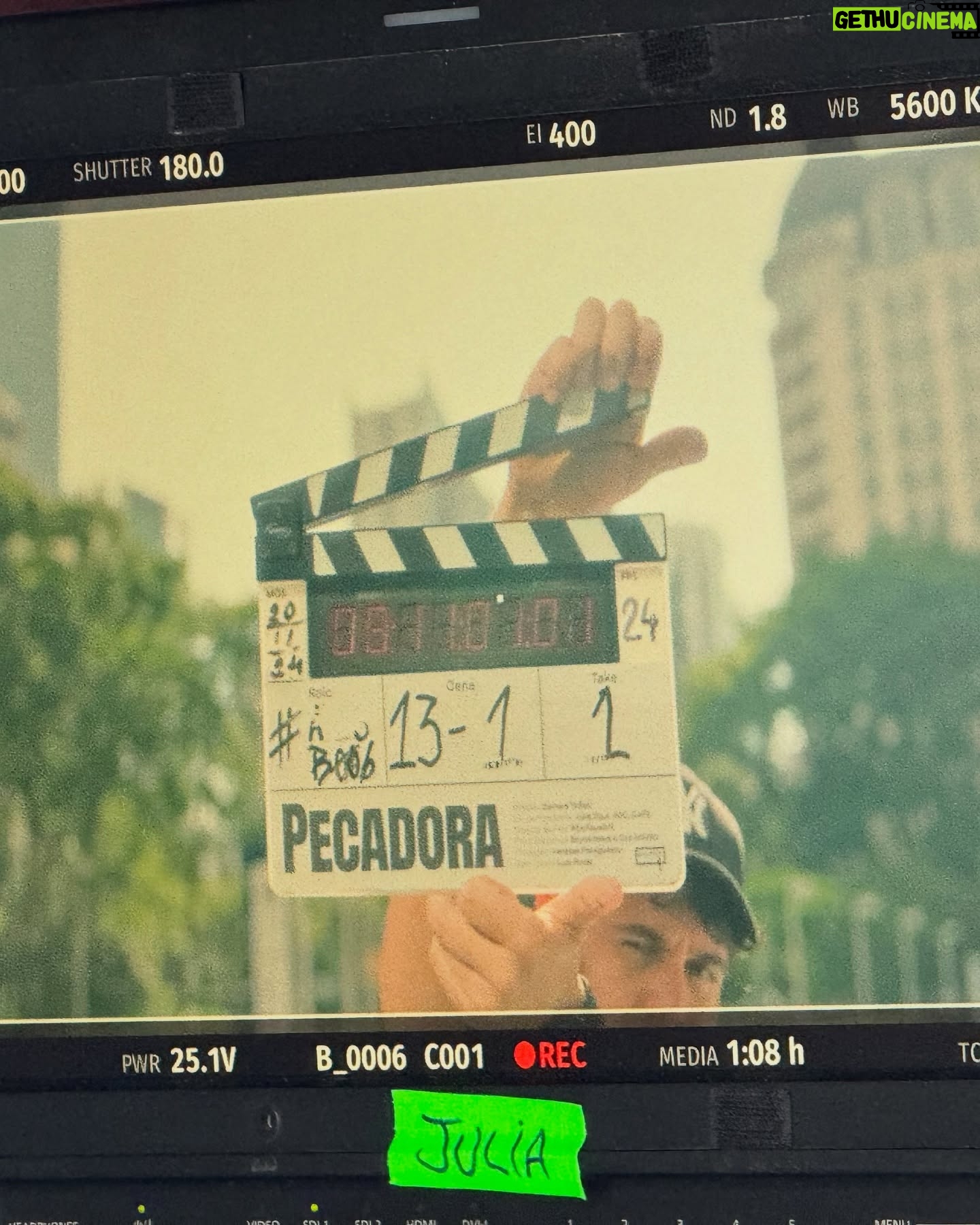 Heslaine Vieira - 9.1K Likes - Encerramos as filmagens de #pecadora e foi lindo🎬✨
Fui muito feliz por ter participado desse projeto com tanta gente talentosa e amada
Obrigada @dainara_toffoli por mais um juntas
É muito gratificante pra mim ser guiada pela sua direção generosa e atenciosa. Você é demais e eu sou sua fã. Muito feliz por você me confiar a Sarah. Foi breve mas ter deixado uma marquinha 🤍
Obrigada @rayssabratillieri pela parceria lindíssima que tivemos. Você brilhou como a protagonista que mereceu. Foi incansável e deu tudo em todos os takes. Estive em poucos momentos mas em todos você estava 100% focada . Quero outros trabalhos pra termos mais cenas e trabalharmos mais juntas! Vai ser incrível
Obrigada @mais_galeria
Vivaaa o cinema nacional