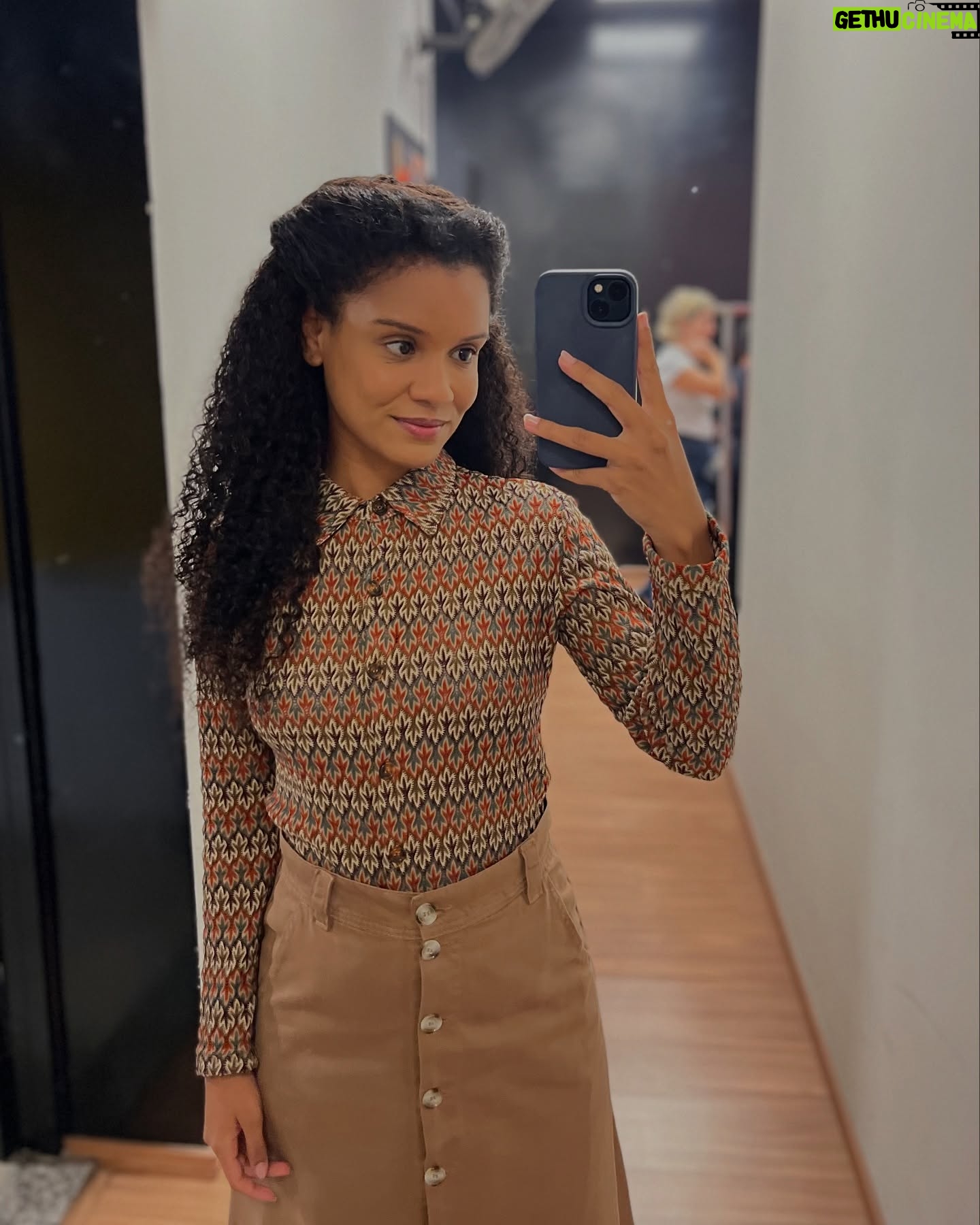 Heslaine Vieira - 9.1K Likes - Encerramos as filmagens de #pecadora e foi lindo🎬✨
Fui muito feliz por ter participado desse projeto com tanta gente talentosa e amada
Obrigada @dainara_toffoli por mais um juntas
É muito gratificante pra mim ser guiada pela sua direção generosa e atenciosa. Você é demais e eu sou sua fã. Muito feliz por você me confiar a Sarah. Foi breve mas ter deixado uma marquinha 🤍
Obrigada @rayssabratillieri pela parceria lindíssima que tivemos. Você brilhou como a protagonista que mereceu. Foi incansável e deu tudo em todos os takes. Estive em poucos momentos mas em todos você estava 100% focada . Quero outros trabalhos pra termos mais cenas e trabalharmos mais juntas! Vai ser incrível
Obrigada @mais_galeria
Vivaaa o cinema nacional