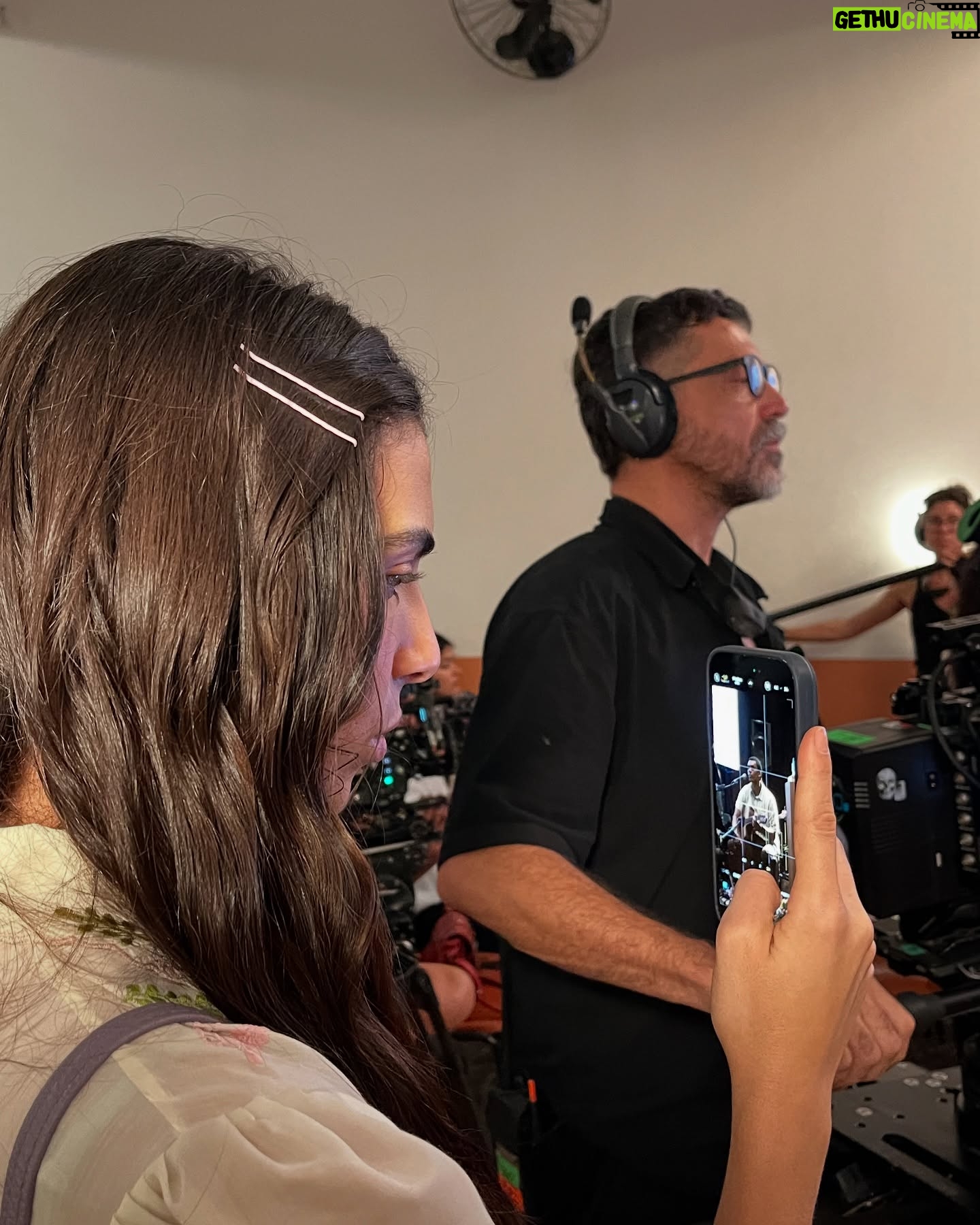 Heslaine Vieira - 9.1K Likes - Encerramos as filmagens de #pecadora e foi lindo🎬✨
Fui muito feliz por ter participado desse projeto com tanta gente talentosa e amada
Obrigada @dainara_toffoli por mais um juntas
É muito gratificante pra mim ser guiada pela sua direção generosa e atenciosa. Você é demais e eu sou sua fã. Muito feliz por você me confiar a Sarah. Foi breve mas ter deixado uma marquinha 🤍
Obrigada @rayssabratillieri pela parceria lindíssima que tivemos. Você brilhou como a protagonista que mereceu. Foi incansável e deu tudo em todos os takes. Estive em poucos momentos mas em todos você estava 100% focada . Quero outros trabalhos pra termos mais cenas e trabalharmos mais juntas! Vai ser incrível
Obrigada @mais_galeria
Vivaaa o cinema nacional