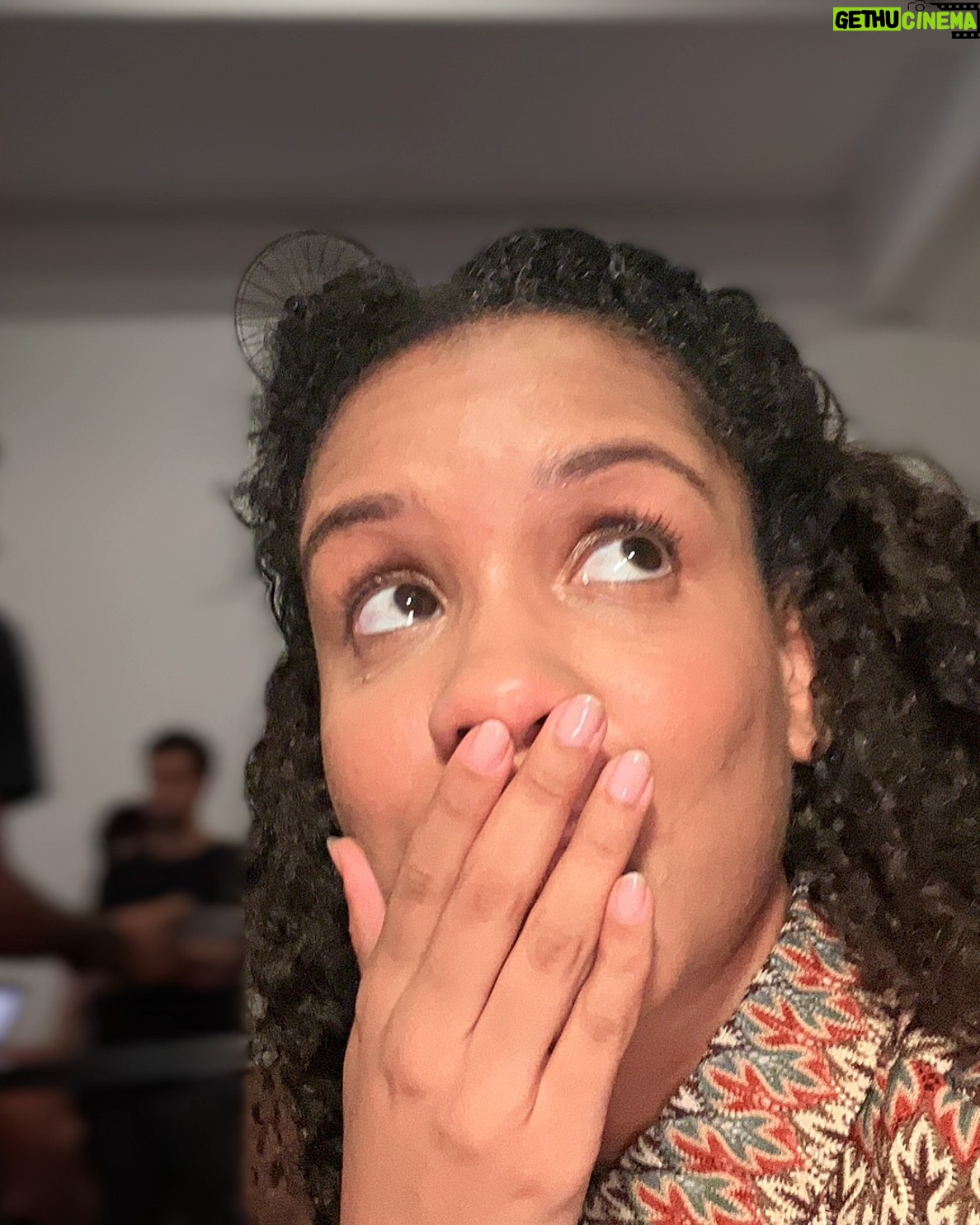 Heslaine Vieira - 9.1K Likes - Encerramos as filmagens de #pecadora e foi lindo🎬✨
Fui muito feliz por ter participado desse projeto com tanta gente talentosa e amada
Obrigada @dainara_toffoli por mais um juntas
É muito gratificante pra mim ser guiada pela sua direção generosa e atenciosa. Você é demais e eu sou sua fã. Muito feliz por você me confiar a Sarah. Foi breve mas ter deixado uma marquinha 🤍
Obrigada @rayssabratillieri pela parceria lindíssima que tivemos. Você brilhou como a protagonista que mereceu. Foi incansável e deu tudo em todos os takes. Estive em poucos momentos mas em todos você estava 100% focada . Quero outros trabalhos pra termos mais cenas e trabalharmos mais juntas! Vai ser incrível
Obrigada @mais_galeria
Vivaaa o cinema nacional