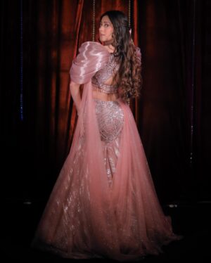 Hiba Nawab Instagram - Living in the fairy tale era 🧚🏻 

Styled by @instylewithaditi
Outfit @aliyanabymeenabazaar
Jewellery @kaushalya_art_jewellery_
Photographer @portraitdeewana