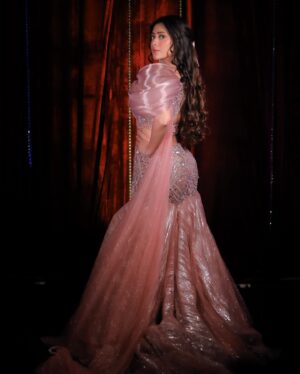 Hiba Nawab Instagram - Living in the fairy tale era 🧚🏻 

Styled by @instylewithaditi
Outfit @aliyanabymeenabazaar
Jewellery @kaushalya_art_jewellery_
Photographer @portraitdeewana