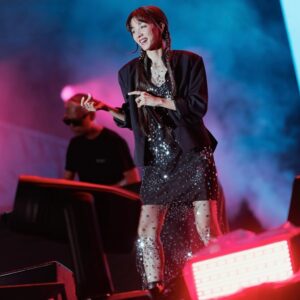 Hikari Mitsushima Instagram - #hkt西九音樂節 ⭐︎🏙️🪼💙
Hong Kong since the "labyrinth" music video shoot.
我們非常感动！