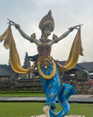 Himani Chowdhary Instagram - Bali has my soul 🥹

July Dump from my favourites folder ✨

1- Dirt Biking done, husband was on the steering wheel and I drove for just 5 mins, worth the experience 

2- Watched Bali's most special Ramayan Dance. This dance is a display of Ramayan's story. Energy & vibes were something out of this world 🌍 

3- 3 year wedding anniversary celebrated with my soulmate ❤️

4- Mandatory photo with windows wallpaper 

5- Just one of the statues of one of temple in Bali (visited more than 5 temples throughout) 

6- Bali Waterfall was crazyyy. Water was cold, standing in the pond, feeling the stones on my feet, walked for 45 mins in caves and nature just to reach this place 

7- THE BALI SWING 

8- Another beautiful swing 

9- Temple in water 

10- Visited another island through Ferry 

I went to Bali for the very first time and I don't think I ll ever be able to forget about this place

Affordable ✅

Nature ✅

People ✅

Food ✅

Culture ✅

I went to Bali because of FOMO thinking it will be overrated but damn was I wrong 

Usually am very shy and am not very comfortable sharing my personal life on social media but now I got motivation to share some personal stuff, thanks to my fam & friends 

As a person with shy online personality, it is difficult to open up but this vacation had my heart so I thought why not start now

But wait! bcz something amazing is coming next

Sharing my itinerary and costs of Bali   Singapore soon 

#bali #summervacation #himanichaudhary