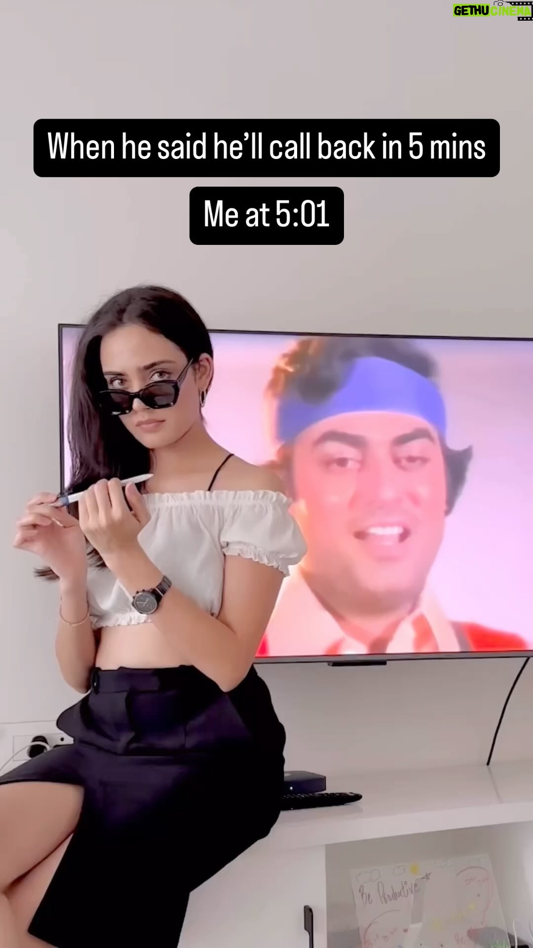 Himanshi Parashar - 98K Likes - 😜
#justforfun
#killingtime