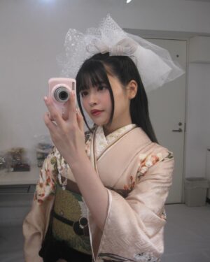 Hina Kagei Instagram - _
明けましておめでとう御座います！
2025年もよろしくお願い致します🐍⭐︎ 

@furisode_hakama_kyobeni の振袖撮影の時の
まだ出してなかった時の写真を🤳🏻♡