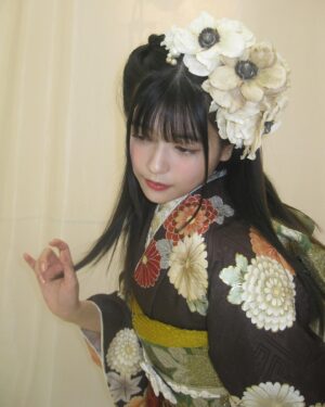 Hina Kagei Instagram - _
明けましておめでとう御座います！
2025年もよろしくお願い致します🐍⭐︎ 

@furisode_hakama_kyobeni の振袖撮影の時の
まだ出してなかった時の写真を🤳🏻♡