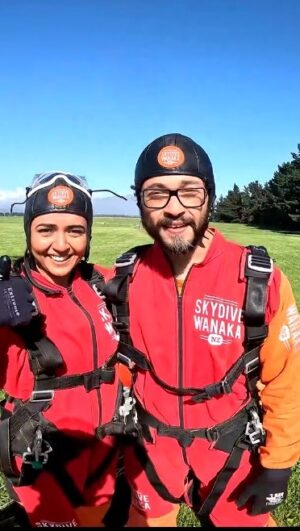 Hitha Chandrashekar Instagram - 🪂

@skydivewanaka