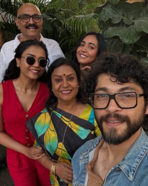 Hitha Chandrashekar Instagram - 🧁🍭

Thank you Family for this memorable Birthday Lunch♥️