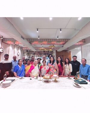 Hitha Chandrashekar Instagram - 🧁🍭

Thank you Family for this memorable Birthday Lunch♥️