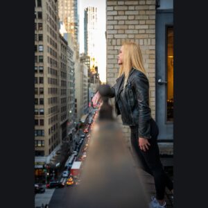 Holly Holm Instagram - Take me back to New York, New York. ❤️ What fun is life if you aren’t living a bit on the edge? ;)