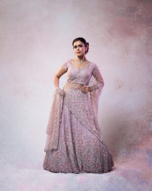 Hrishitaa Bhatt Instagram - Feeling like a diva 😍🙄

Styledby- @stylebyriyajain
Assistant Stylist- @moreprachi__
Outfit- @zowed_hyderabad @zo_wed
Jewellery- @indianjewellery999
MUA- @manish_kerekar
📸- @anirudh_ramteke @abhi_nair1997
Managed by- @moushumibanerji