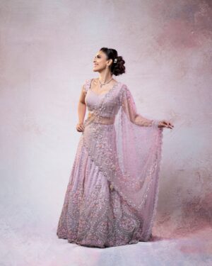 Hrishitaa Bhatt Instagram - Feeling like a diva 😍🙄

Styledby- @stylebyriyajain
Assistant Stylist- @moreprachi__
Outfit- @zowed_hyderabad @zo_wed
Jewellery- @indianjewellery999
MUA- @manish_kerekar
📸- @anirudh_ramteke @abhi_nair1997
Managed by- @moushumibanerji