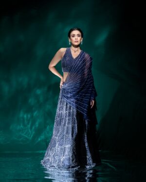 Hrishitaa Bhatt Instagram - Drape the elegance, own the spotlight. 

#Reels #Explore #Viral #FashionReels #TraditionalWithATwist #DesiVibes #StyleIcon #EthnicWear #FashionGoals #InstaFashion #GlamMode #SareeNotSorry #IndianFashion #ReelItFeelIt #TrendingNow #EthnicElegance #OOTD #StyleDiaries #BollywoodGlam #ModernTradition