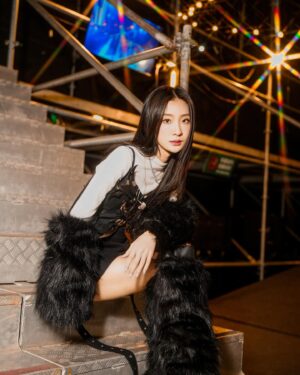 Hua Chen Instagram - 今天台下的你們是我左邊的人
謝謝台南好young 💞🫶🏻

📷@yasashi.jpg
Styling @littlebobo_ 
Make up&Hair @mimii33333 @shu_hsuan
@seizeyes_official