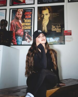 Huda ElEtrreby Instagram - I am thrilled to announce that I’m done getting the method acting at the lee strasberg institute , It is truly an incredible opportunity to be in this place with these inspiring and loving people. Each and every one of you holds a part of my heart.🥰🥰🥰

‎يسعدني أن أعلن أنني انتهيت من الحصول على التمثيل المنهجي في معهد لي ستراسبيرج، إنها حقًا فرصة مميزه أن أكون في هذا المكان مع هؤلاء الأشخاص الملهمين والمحبين. كل واحد منكم يحمل جزءًا من قلبي