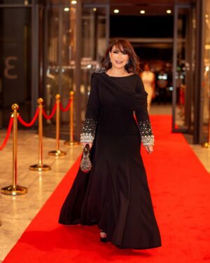 Huda Hussain Instagram - استقبال جميل في #مهرجان_البحرين_السينمائي في دورته الرابعه .. شكرا للدعوه الكريمة ❤️🇧🇭 .. 
.
Taken by @ballystudio 
Hair & makeup by @mahmeed_stylist 
Styled by @musaed.d 
Dress by @makalos_boutique
.
Swipe left ❤️