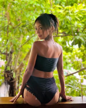 Hyolyn Instagram - 비하인드 풀어버리기!!!🏝️🌺