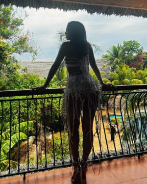 Hyolyn Instagram - 비하인드 풀어버리기!!!🏝️🌺