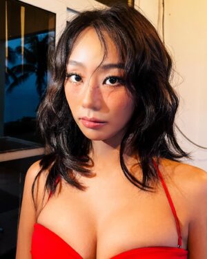Hyolyn Instagram - 비하인드 풀어버리기!!!🏝️🌺