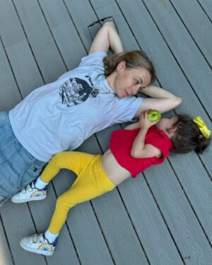 Iliza Shlesinger Instagram - I can barely remember what I thought about anything before you came into our world. You are my little baby and now you are 3 and basically driving. Happy birthday to the best girl I know, my Sweet Girl, my fruit bat, Sierra Mae. Happy Birthday you can eat the whole cake and stay up till 9! So glad you didn’t arrive on your original due date, January 6th.
