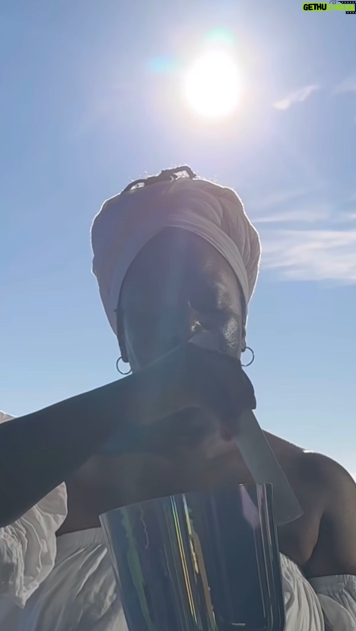 India.Arie - 91.9K Likes - Let us pray.
outside in the COLD 52° air. My FAVORITE prayer
#Thankyou
Because even when sh!t’s absolutely crazy, it is a privilege to be alive. And today I remember that. even in my anger mourning. ❤️🔥❤️🩹❤️
self care IS revolutionary.