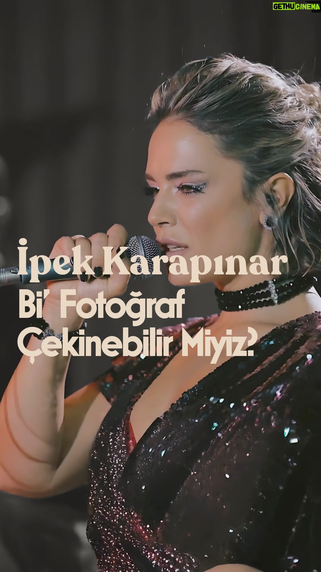 Ipek Karapinar - 1.7K Likes - Akustikhane’nin yılbaşı özel bölümünde İpek Karapınar, sesi ve enerjisiyle geceye çok güzel bir hava katmıştı. 🎤
✨ Hem oyunculuğuyla hem de şarkılarıyla yeteneğini bir kez daha ortaya koyarken, yeni yıl ruhunu hepimize hissettirdi.
O keyifli performansı hala akıllarda! 🎄🎶
#yılbaşı #ipekkarapinar #bifoto