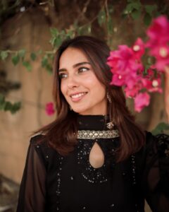Actress Iqra Aziz HD Photos and Wallpapers January 2025